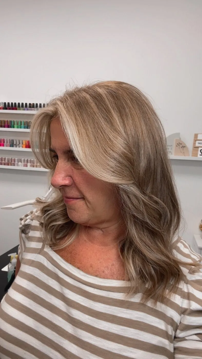 Mechas rubias sobre base natural