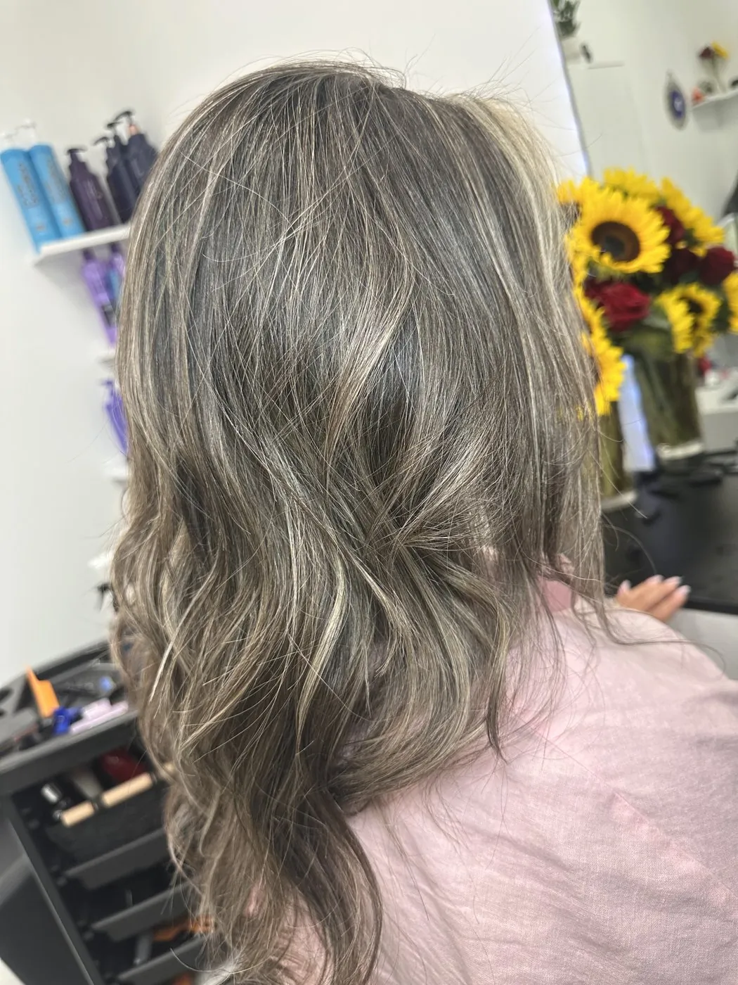 Balayage ceniza con ondas