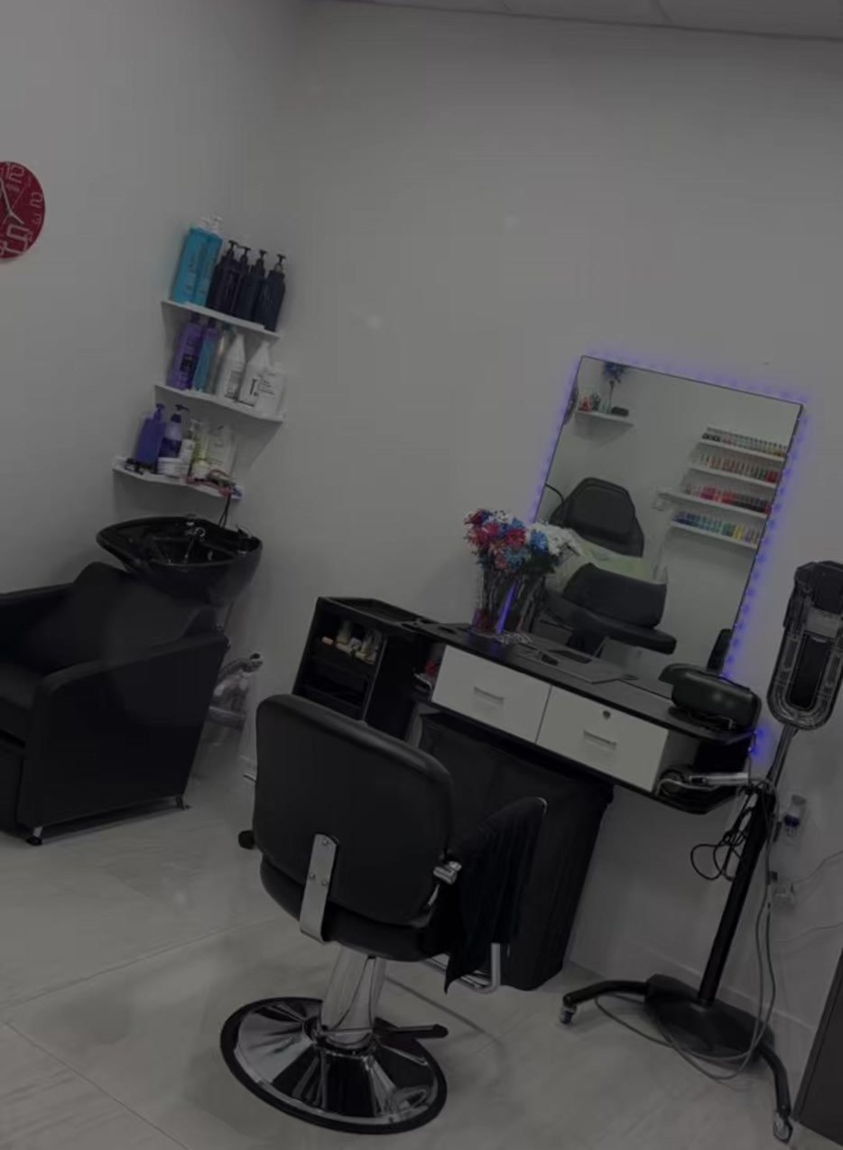 The chair, the mirror and the styling station